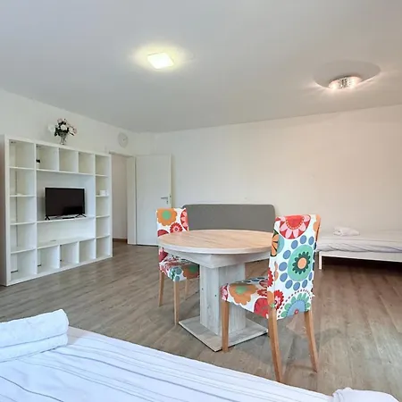 アパート Business Mit Wlan & Parkplatz キール