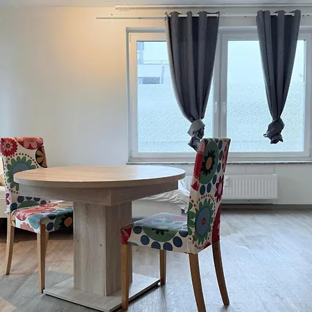 Business Mit Wlan & Parkplatz アパート