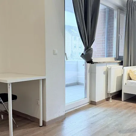 Business Mit Wlan & Parkplatz * キール