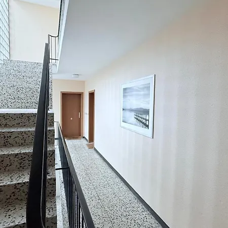 Business Mit Wlan & Parkplatz * キール