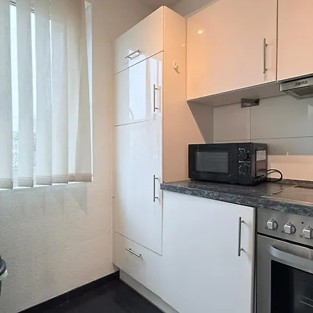 Business Mit Wlan & Parkplatz アパート *