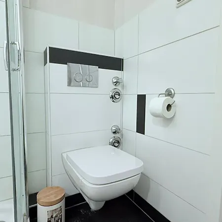 Business Mit Wlan & Parkplatz * キール